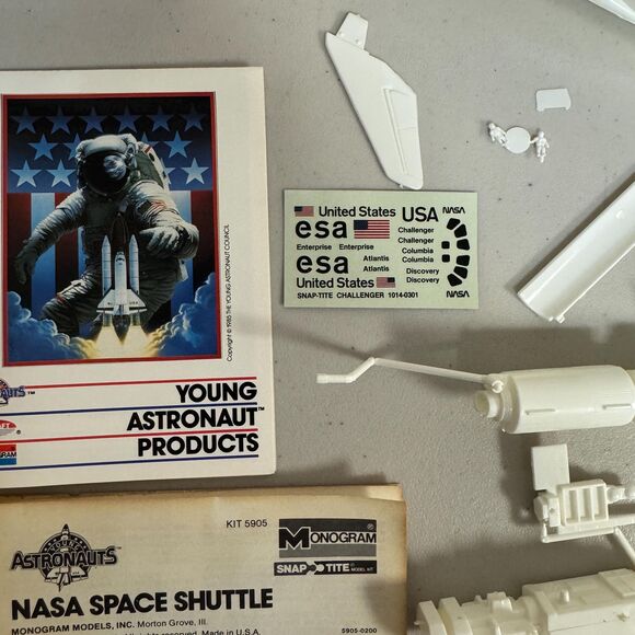 Vintage NASA Space Shuttle Model 1986 Monogram Snap Tite Astronauts 1/200 #5905 - Picture 4 of 9